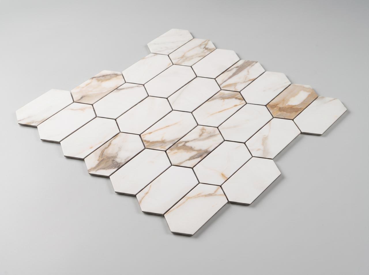 THO202601 Selbstklebendes Aluminium Mosaik Nantes in Marmoroptik Weiß