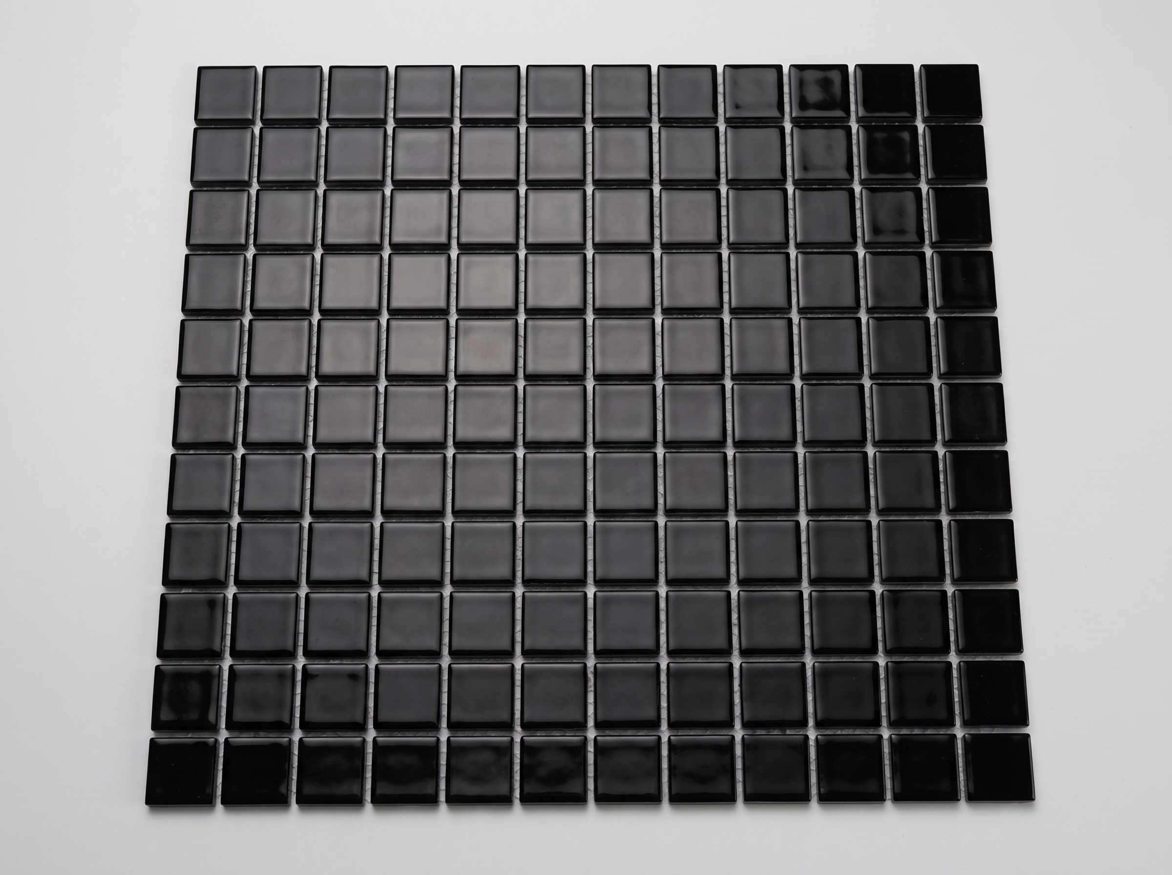 Glasmosaik 23×23 mm glänzend Schwarz Bloom